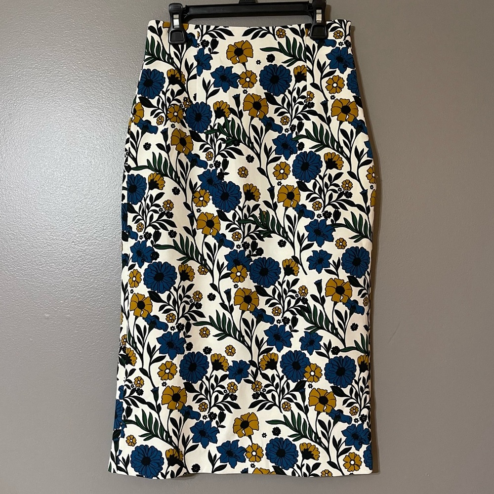 Zara Basic Floral Skirt Size Small